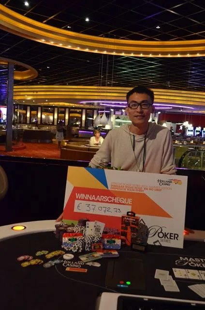 Zhe Li de winnaar | 2016/07 - Utrecht Poker Series - €700 NLHE Main Event 